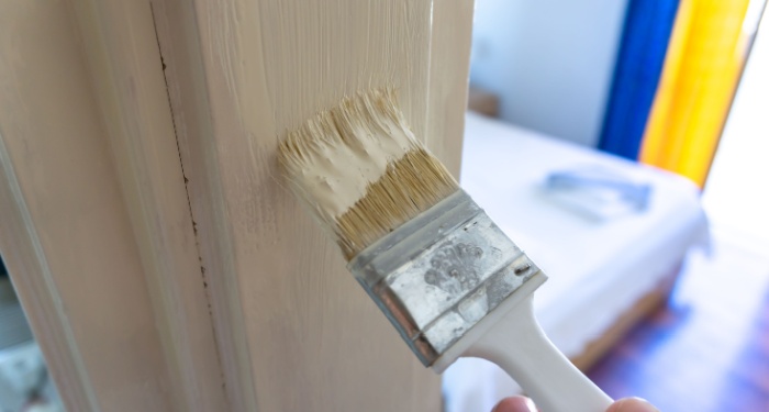 gloss paint for doorframe